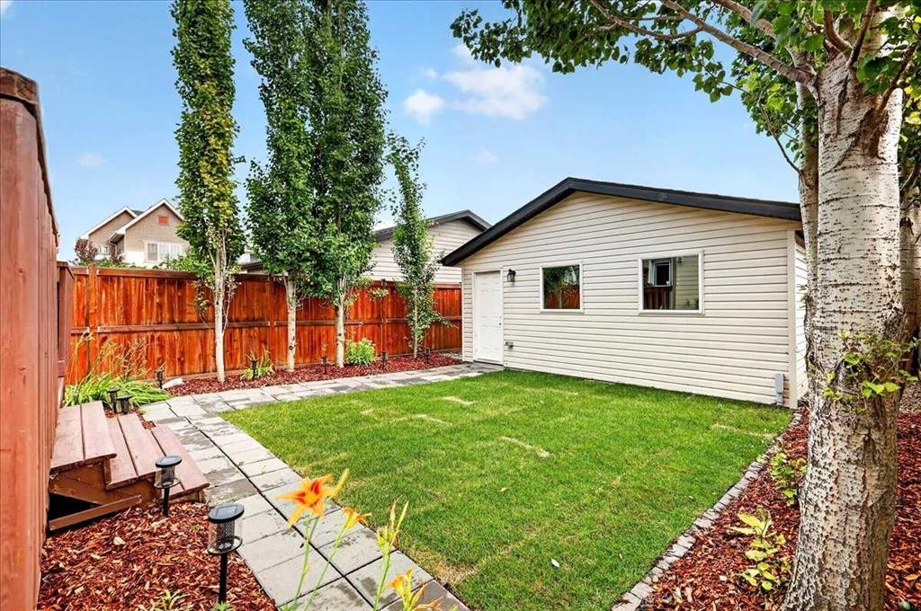 60 Mahogany Grove Se, Calgary, AB - Outdoor