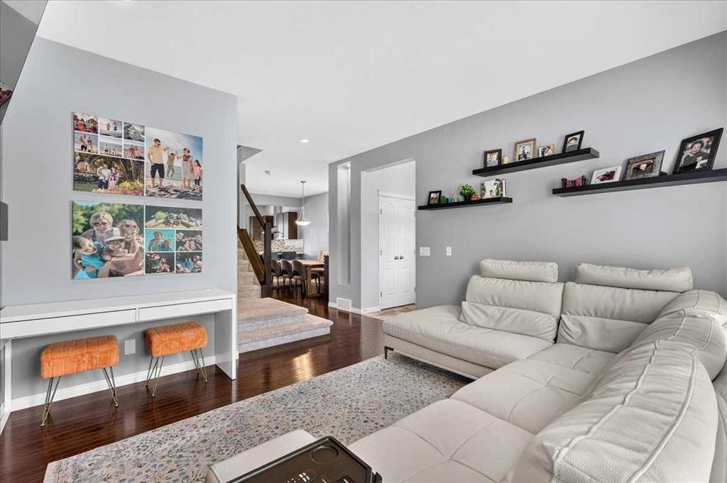 60 Mahogany Grove Se, Calgary, AB - Indoor