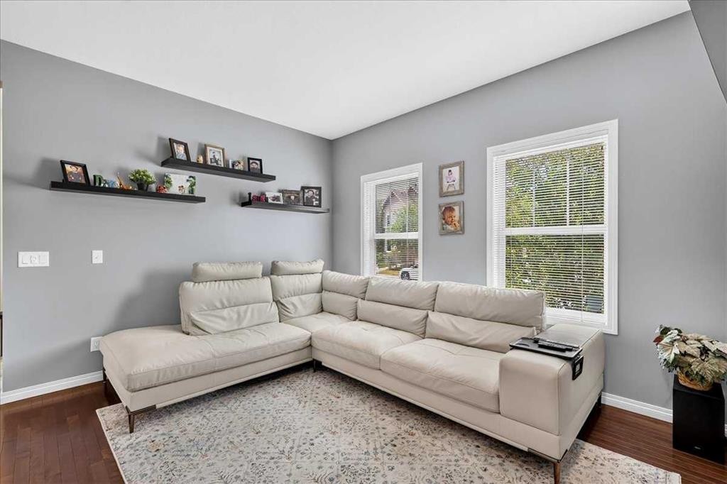60 Mahogany Grove Se, Calgary, AB - Indoor Photo Showing Living Room