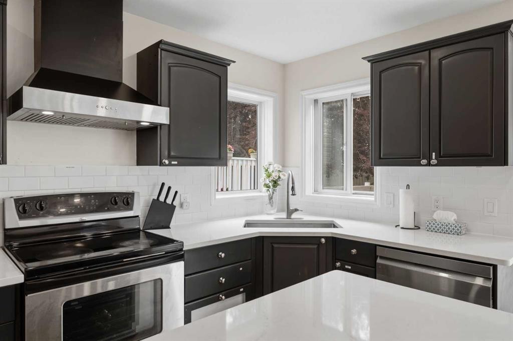 50 Somerglen Park Sw, Calgary, AB - Indoor Photo Showing Kitchen With Stainless Steel Kitchen