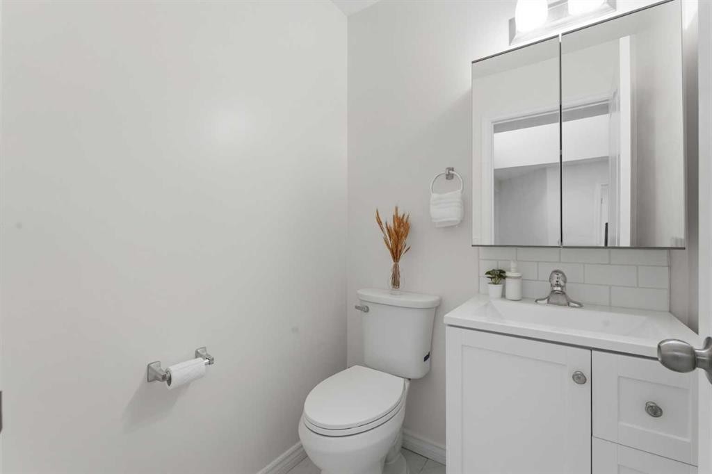 50 Somerglen Park Sw, Calgary, AB - Indoor Photo Showing Bathroom