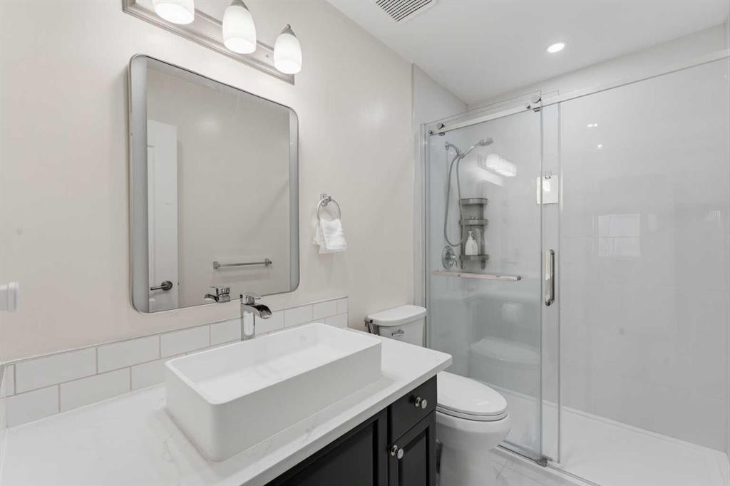 50 Somerglen Park Sw, Calgary, AB - Indoor Photo Showing Bathroom