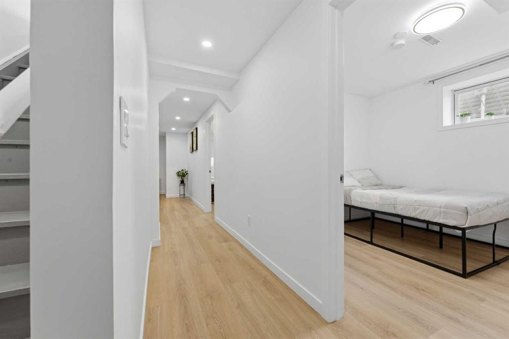 50 Somerglen Park Sw, Calgary, AB - Indoor Photo Showing Other Room