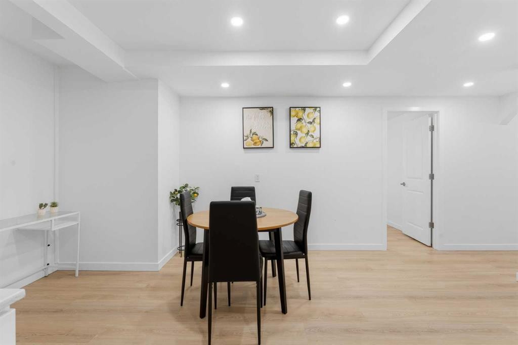 50 Somerglen Park Sw, Calgary, AB - Indoor Photo Showing Other Room