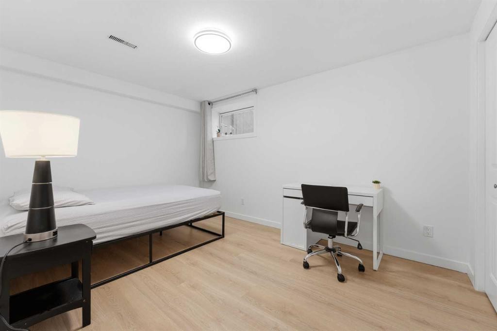 50 Somerglen Park Sw, Calgary, AB - Indoor Photo Showing Bedroom