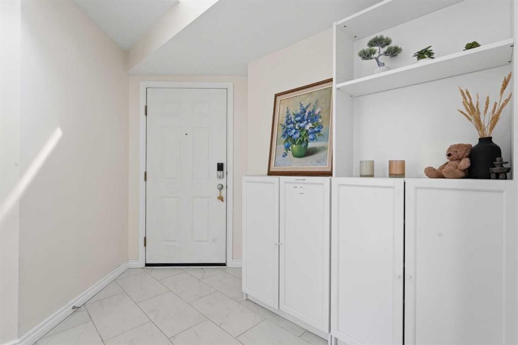 50 Somerglen Park Sw, Calgary, AB - Indoor Photo Showing Other Room