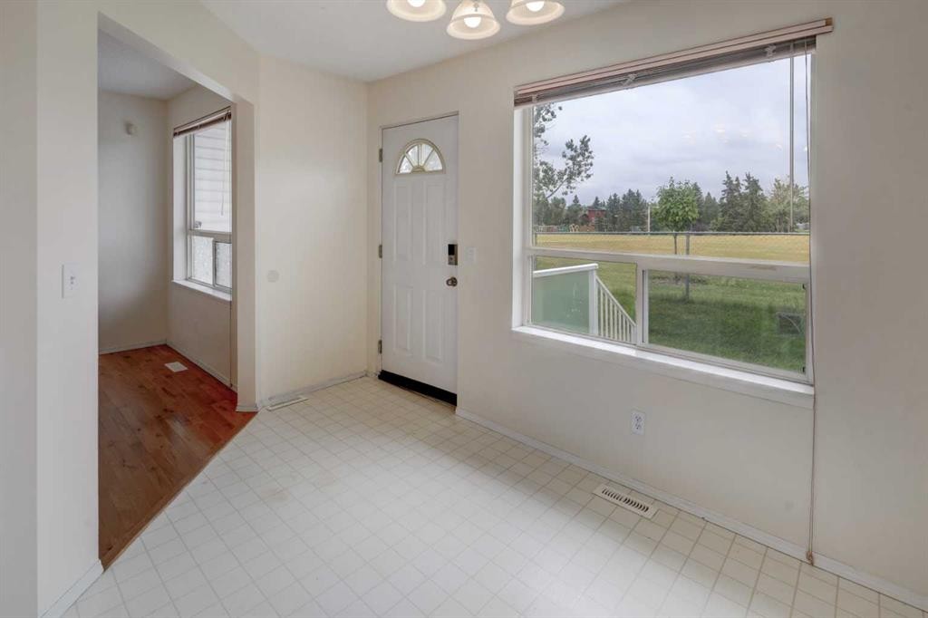 57 Sandpiper Lane Nw, Calgary, AB - Indoor Photo Showing Other Room