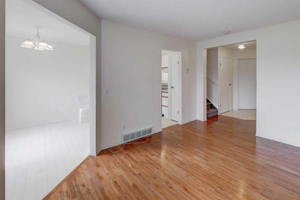 57 Sandpiper Lane Nw, Calgary, AB - Indoor Photo Showing Other Room