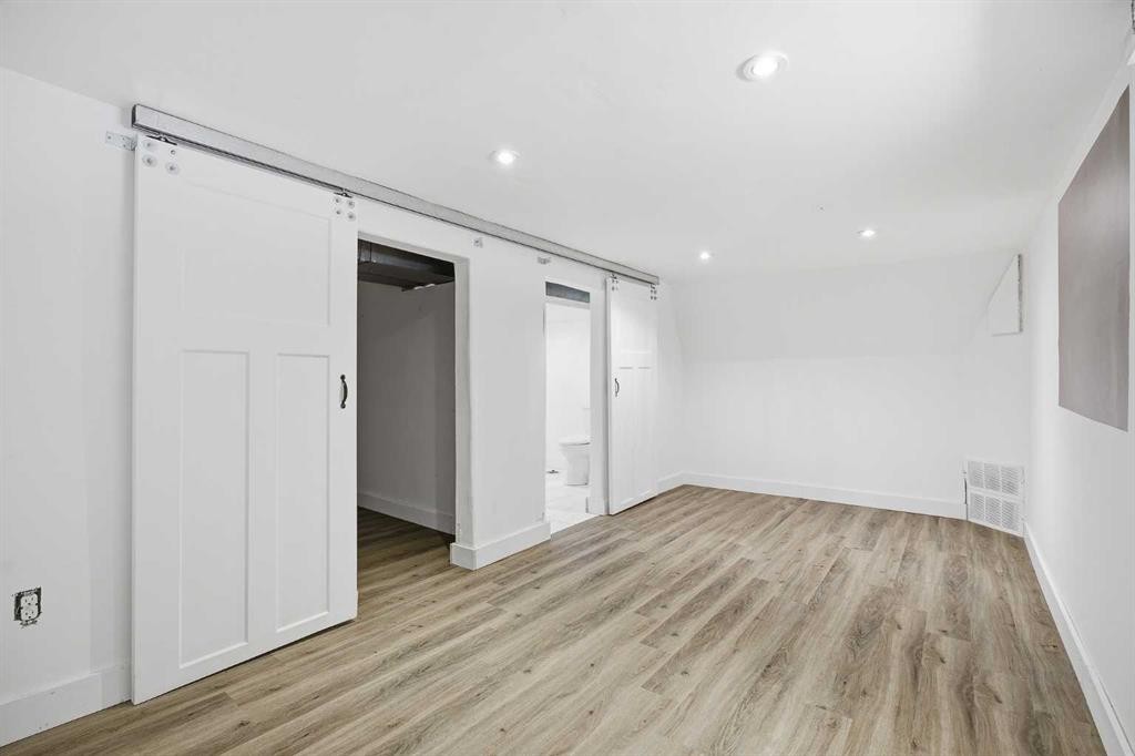 224 30 Avenue Ne, Calgary, AB - Indoor Photo Showing Other Room