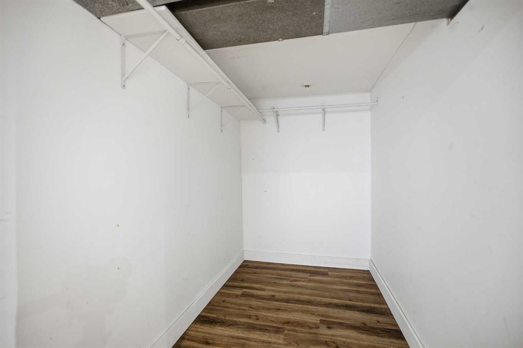 224 30 Avenue Ne, Calgary, AB - Indoor Photo Showing Other Room