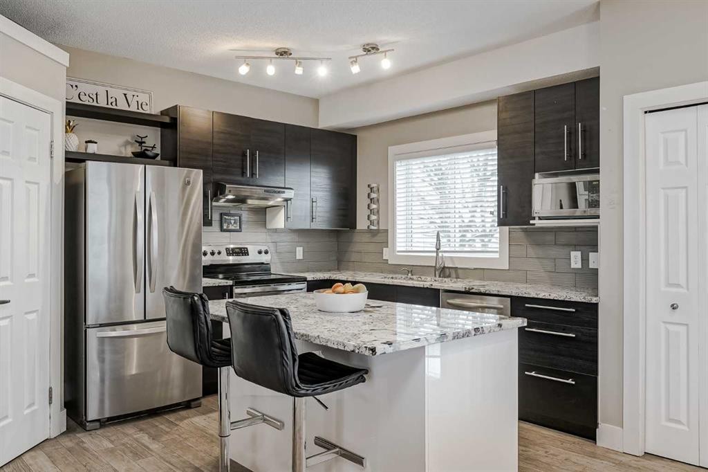 260 Chaparral Ridge Circle Se, Calgary, AB - Indoor Photo Showing Kitchen With Stainless Steel Kitchen With Upgraded Kitchen