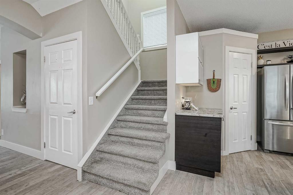 260 Chaparral Ridge Circle Se, Calgary, AB - Indoor Photo Showing Other Room