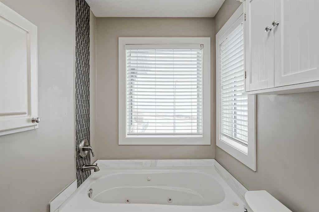 260 Chaparral Ridge Circle Se, Calgary, AB - Indoor Photo Showing Bathroom