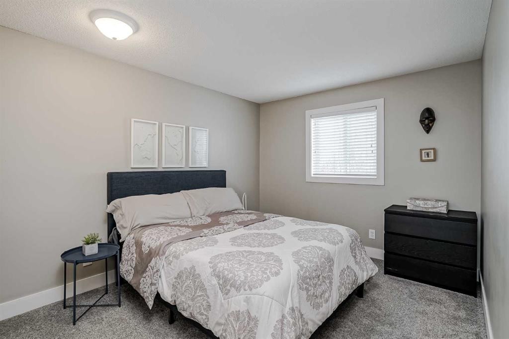 260 Chaparral Ridge Circle Se, Calgary, AB - Indoor Photo Showing Bedroom