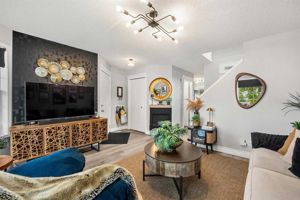39 Hidden Valley Link Nw, Calgary, AB - Indoor Photo Showing Living Room