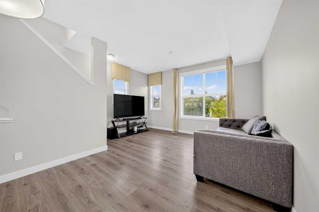 87 Legacy View Se, Calgary, AB - Indoor Photo Showing Living Room