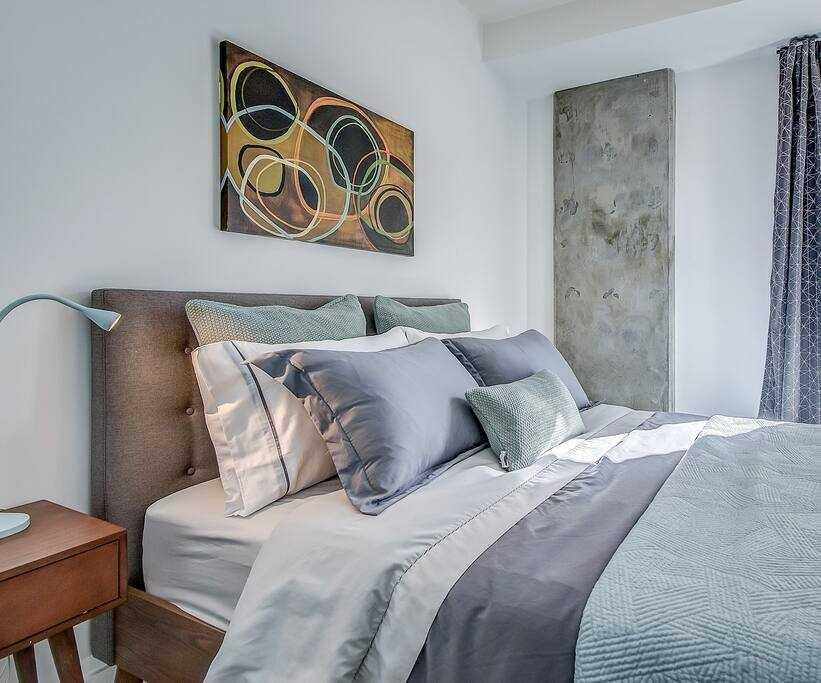 317R-327 9A Street Nw, Calgary, AB - Indoor Photo Showing Bedroom