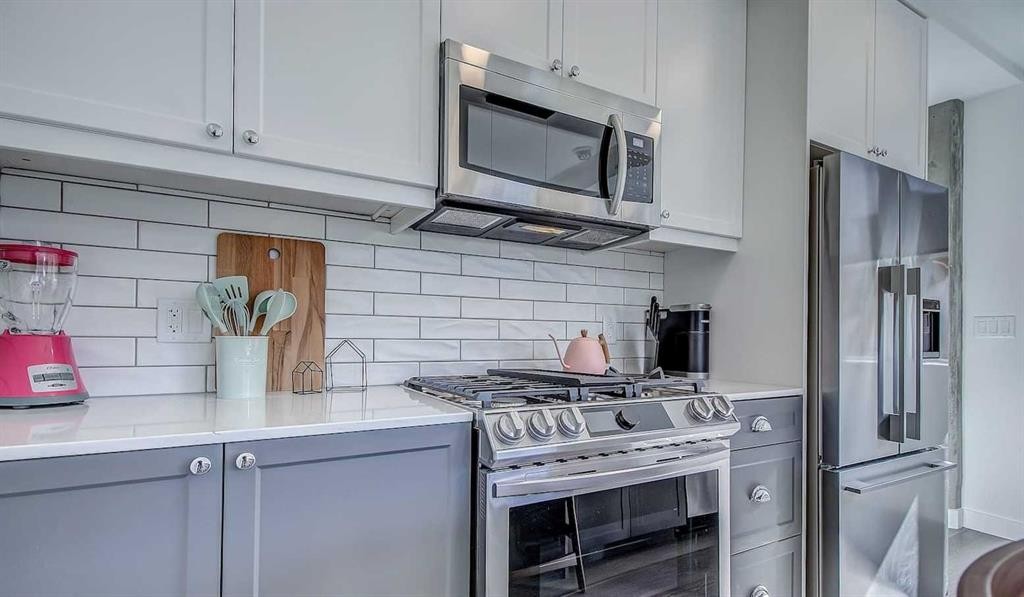 317R-327 9A Street Nw, Calgary, AB - Indoor Photo Showing Kitchen