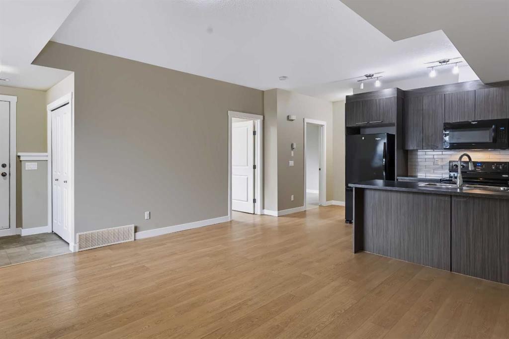 210-300 Marina Drive, Chestermere, AB - Indoor Photo Showing Kitchen