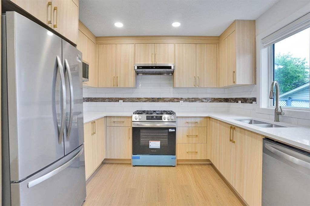 112 Martinglen Close Ne, Calgary, AB - Indoor Photo Showing Kitchen With Double Sink
