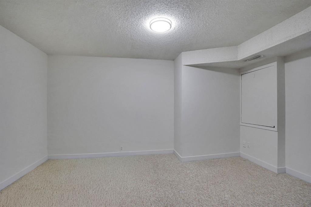 112 Martinglen Close Ne, Calgary, AB - Indoor Photo Showing Other Room