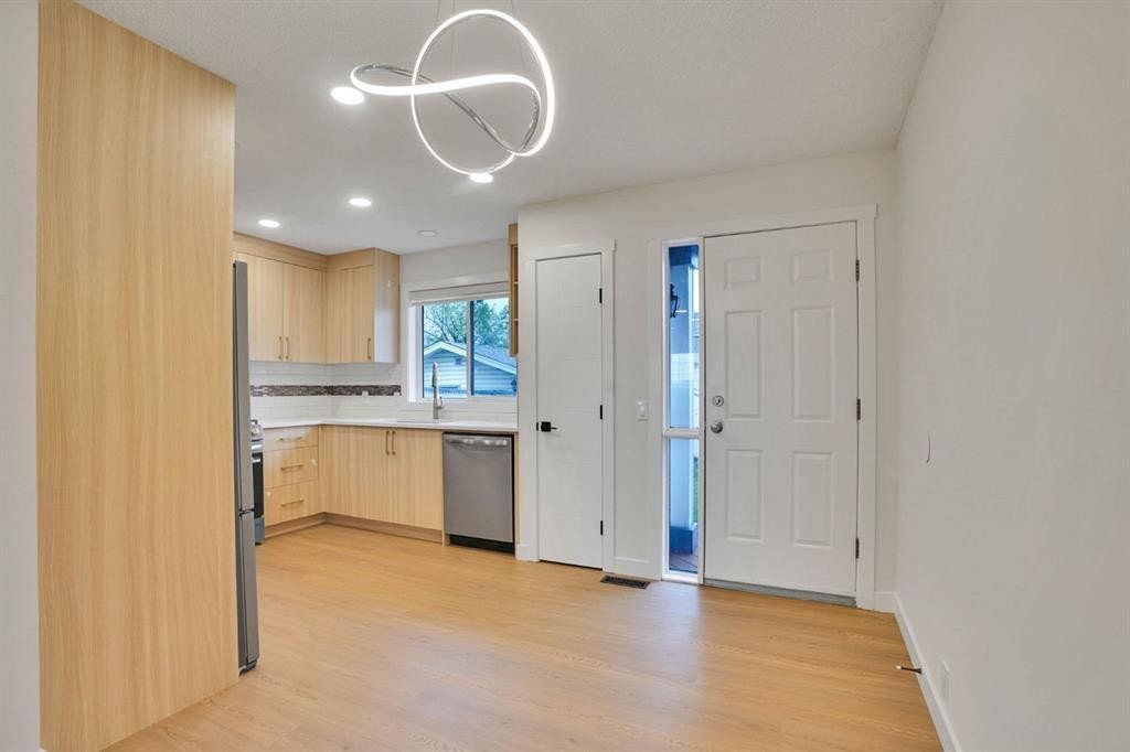 112 Martinglen Close Ne, Calgary, AB - Indoor