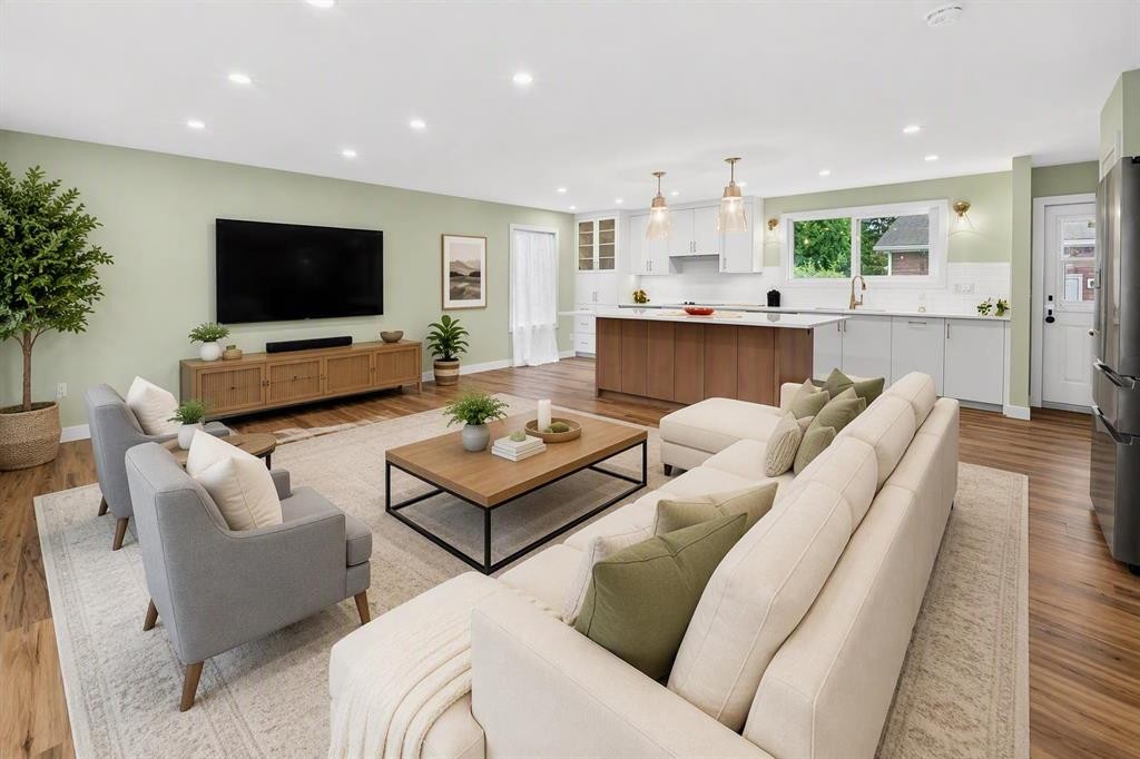 14672 Deer Ridge Drive Se, Calgary, AB - Indoor Photo Showing Living Room