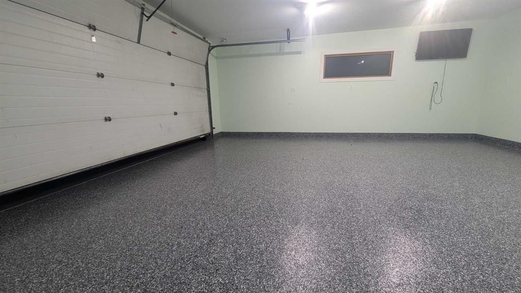 14672 Deer Ridge Drive Se, Calgary, AB - Indoor Photo Showing Garage