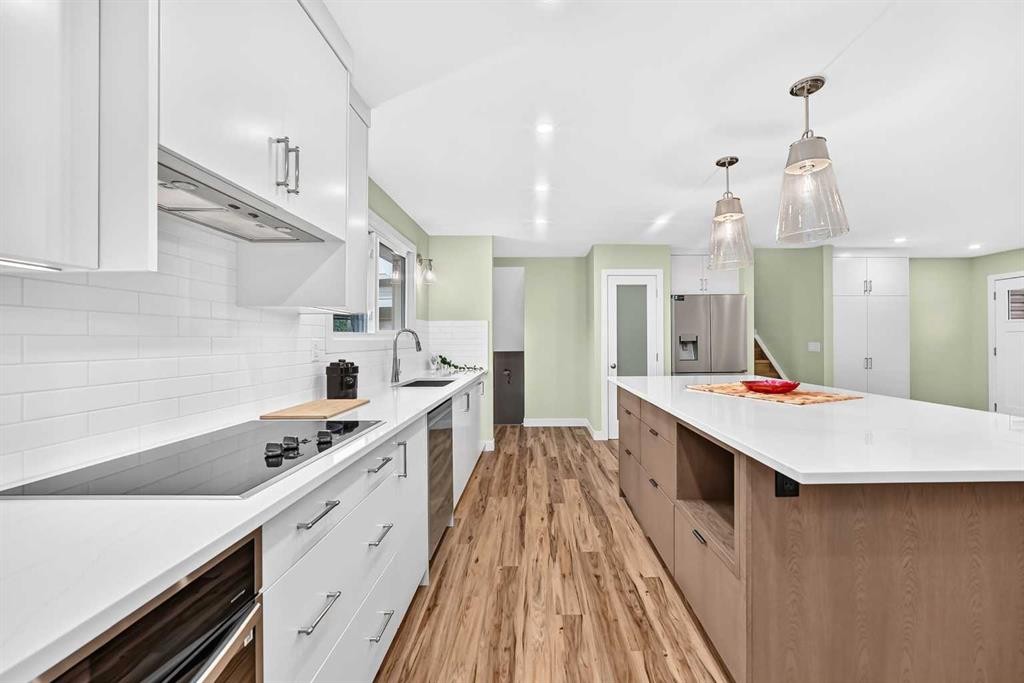 14672 Deer Ridge Drive Se, Calgary, AB - Indoor Photo Showing Kitchen With Upgraded Kitchen