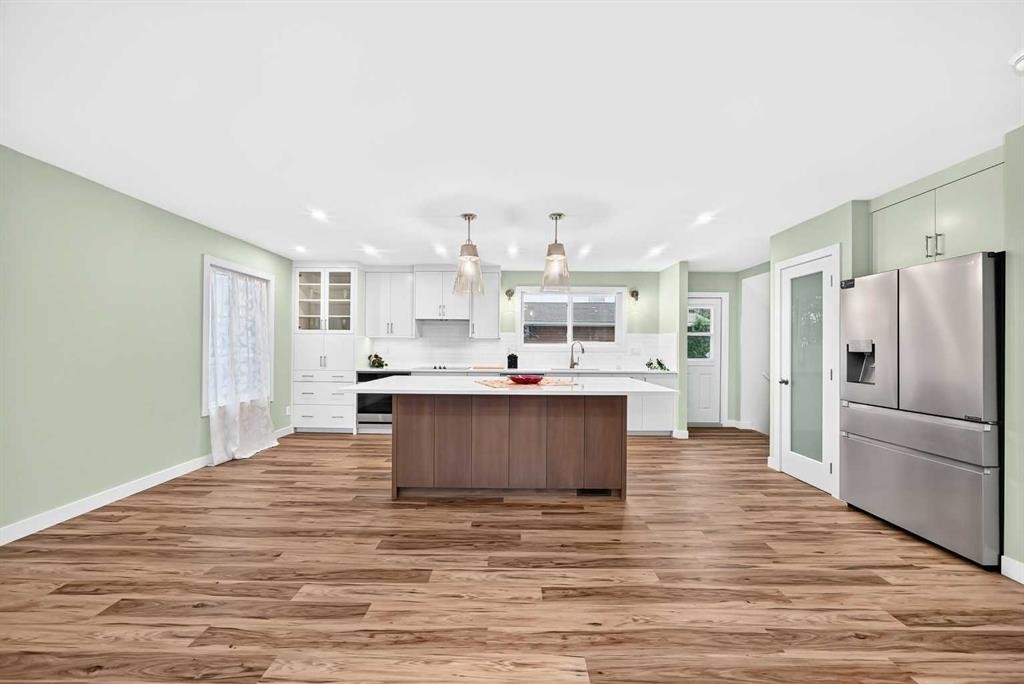 14672 Deer Ridge Drive Se, Calgary, AB - Indoor Photo Showing Kitchen