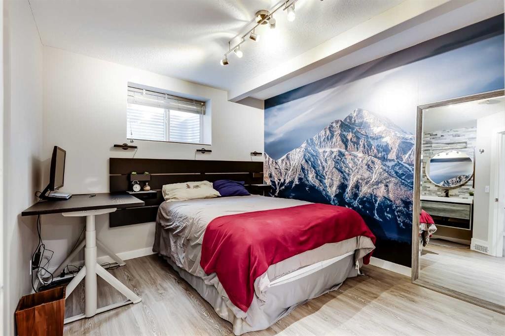 103 Tuscany Estates Crescent Nw, Calgary, AB - Indoor Photo Showing Bedroom