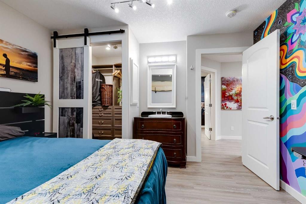 103 Tuscany Estates Crescent Nw, Calgary, AB - Indoor Photo Showing Bedroom
