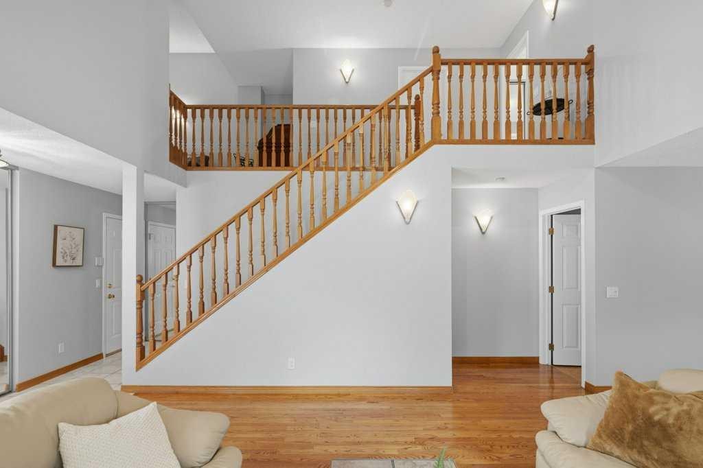 4 Inglewood Landing Se, Calgary, AB - Indoor Photo Showing Other Room
