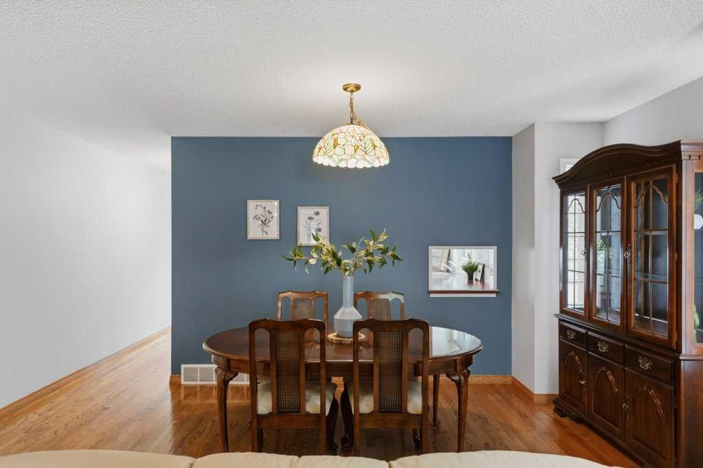 4 Inglewood Landing Se, Calgary, AB - Indoor Photo Showing Dining Room