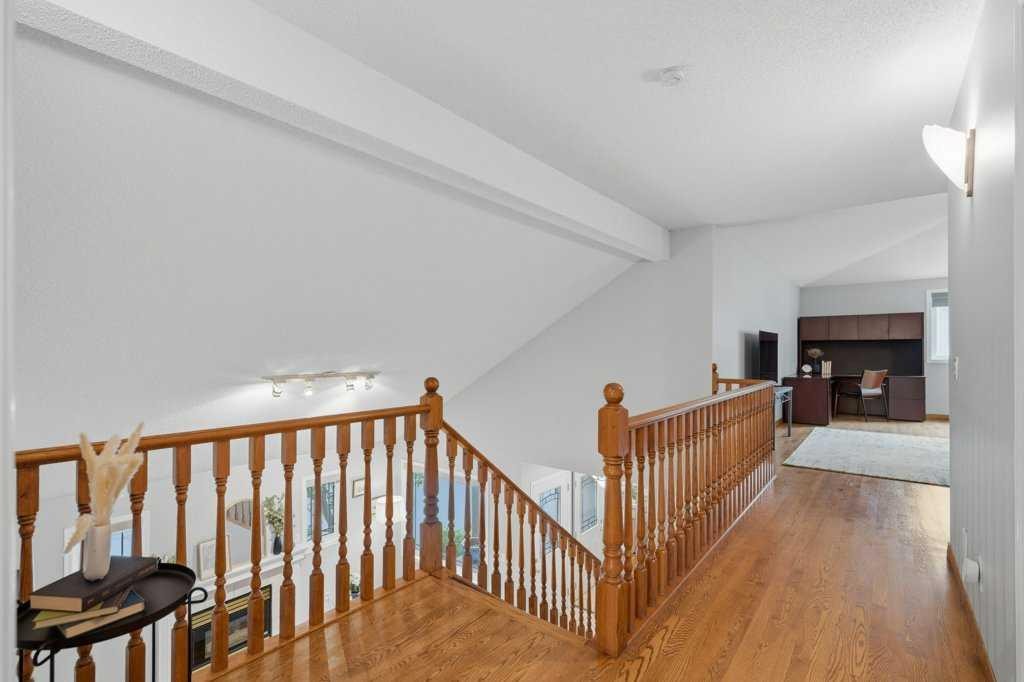 4 Inglewood Landing Se, Calgary, AB - Indoor Photo Showing Other Room