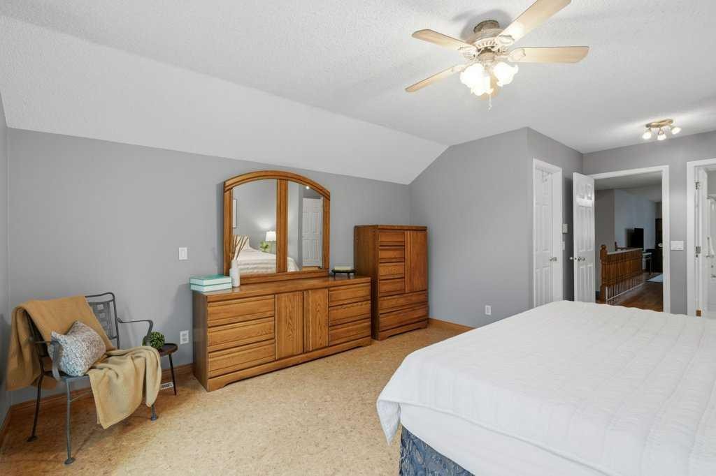 4 Inglewood Landing Se, Calgary, AB - Indoor Photo Showing Bedroom
