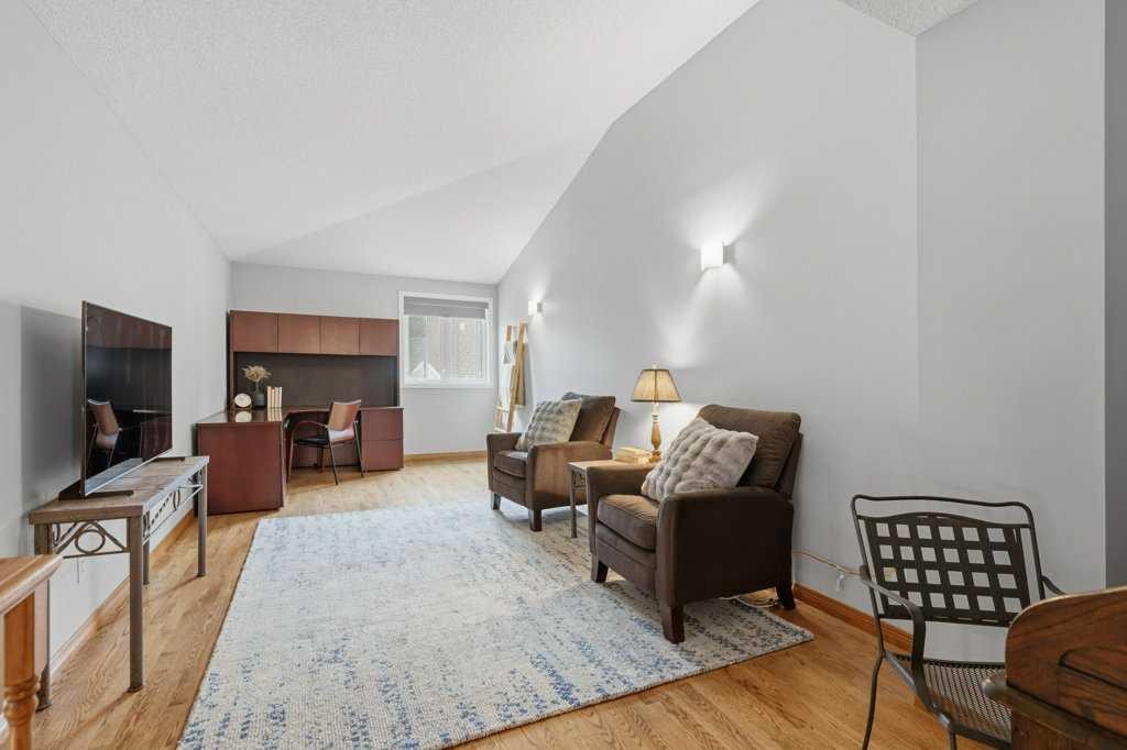 4 Inglewood Landing Se, Calgary, AB - Indoor