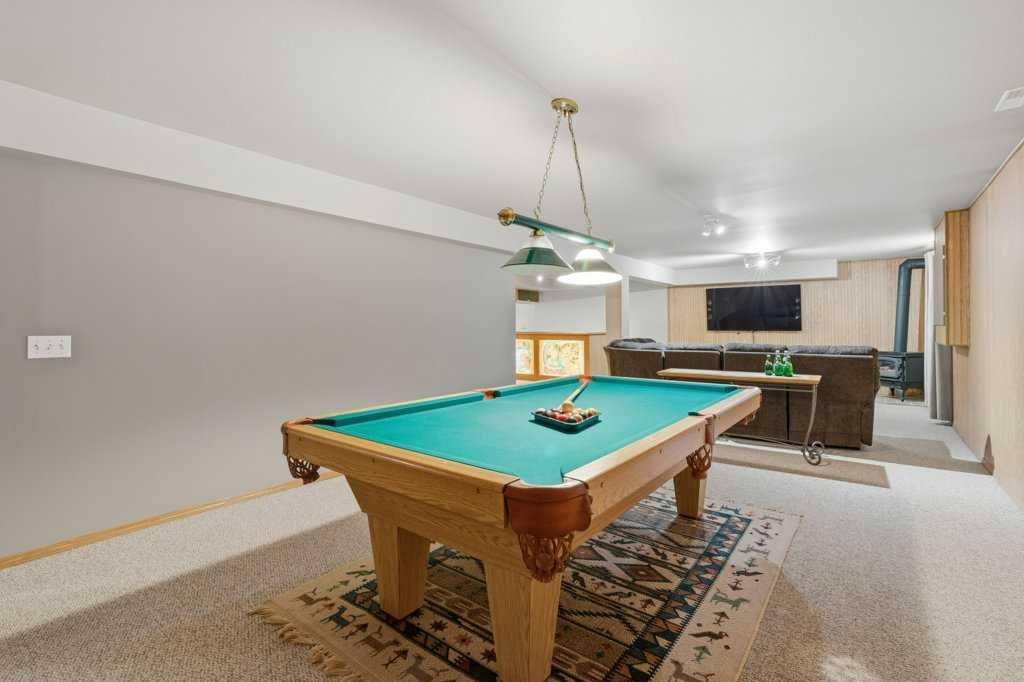 4 Inglewood Landing Se, Calgary, AB - Indoor Photo Showing Other Room