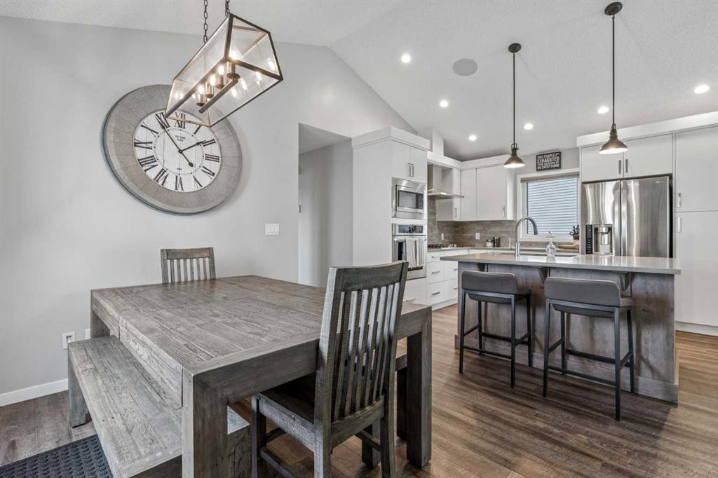 230 Mt Lorette Place Se, Calgary, AB - Indoor Photo Showing Dining Room
