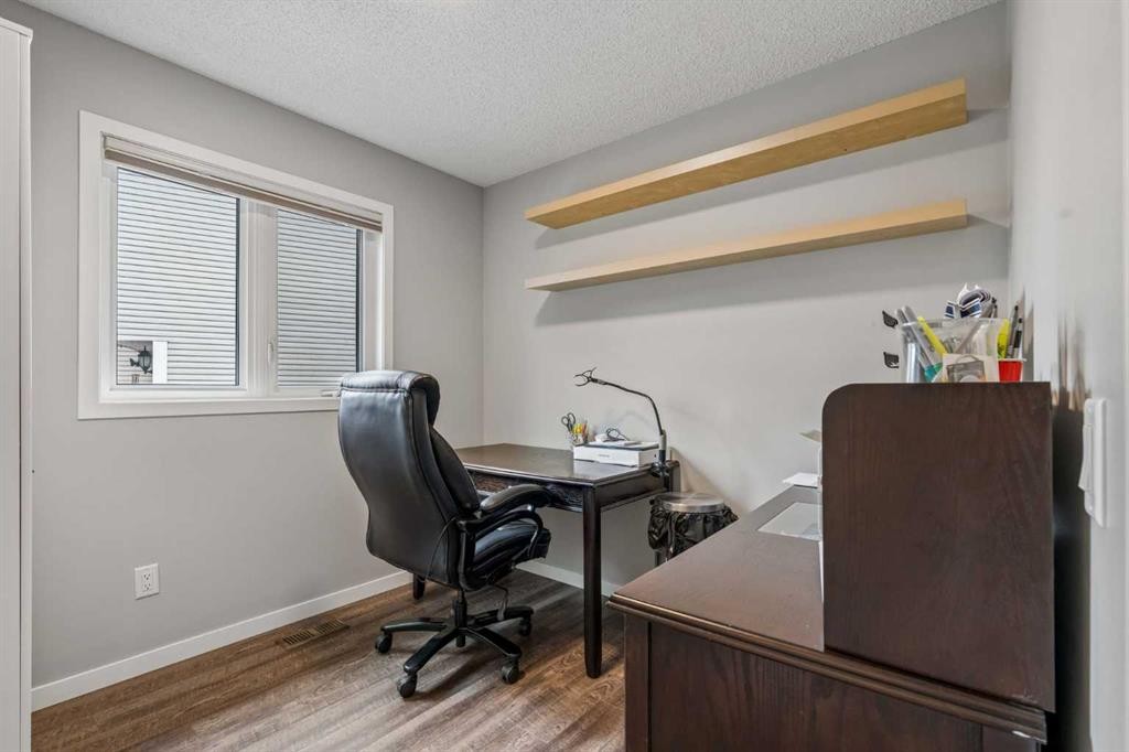 230 Mt Lorette Place Se, Calgary, AB - Indoor Photo Showing Office