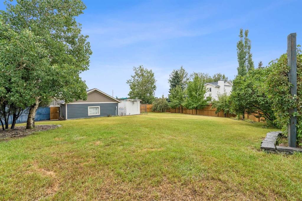 230 Mt Lorette Place Se, Calgary, AB - Outdoor