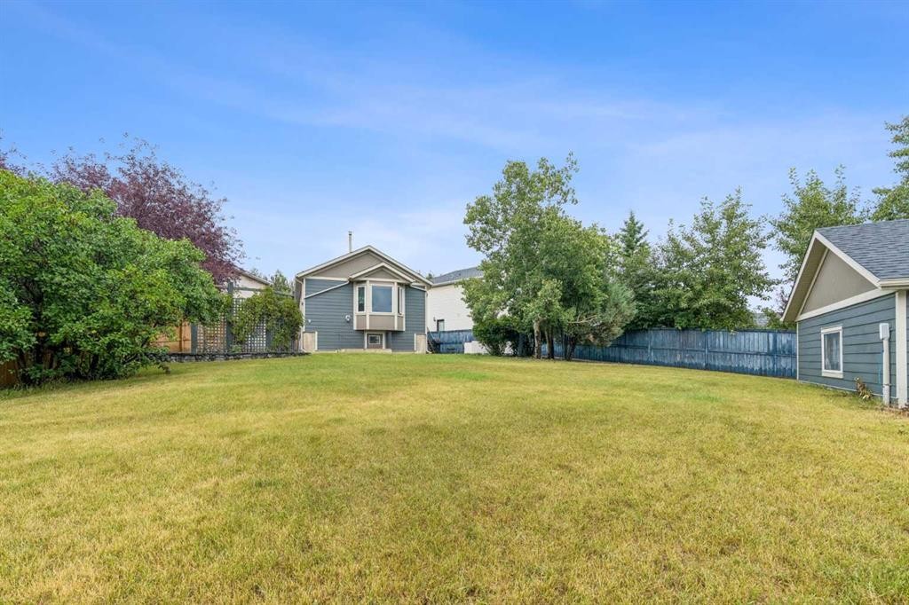 230 Mt Lorette Place Se, Calgary, AB - Outdoor