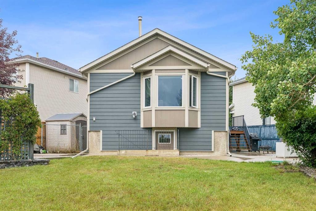 230 Mt Lorette Place Se, Calgary, AB - Outdoor