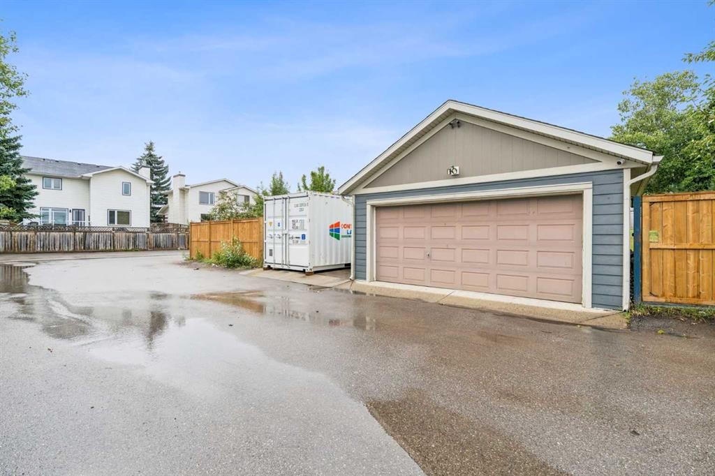230 Mt Lorette Place Se, Calgary, AB - Outdoor