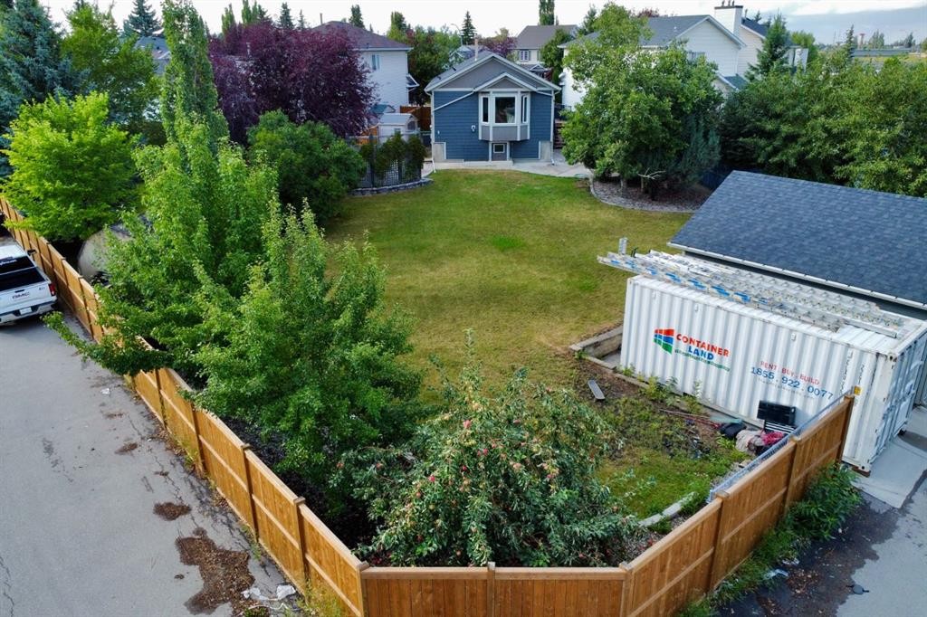 230 Mt Lorette Place Se, Calgary, AB - Outdoor