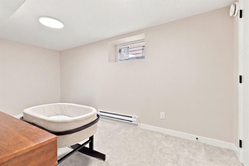 1012 1 Avenue Nw, Calgary, AB - Indoor Photo Showing Other Room