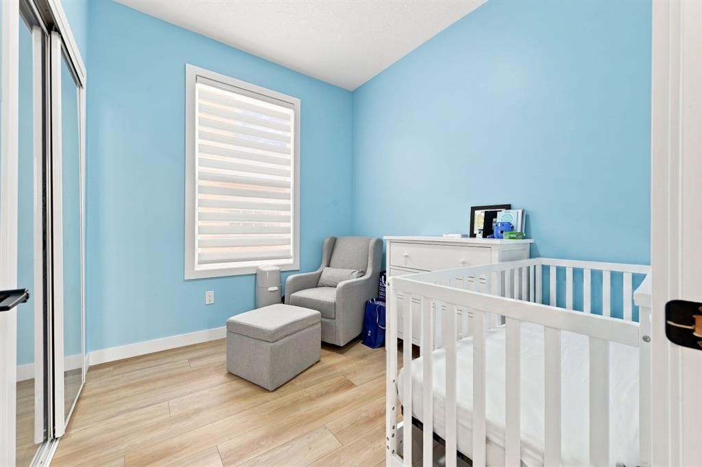 1012 1 Avenue Nw, Calgary, AB - Indoor Photo Showing Bedroom