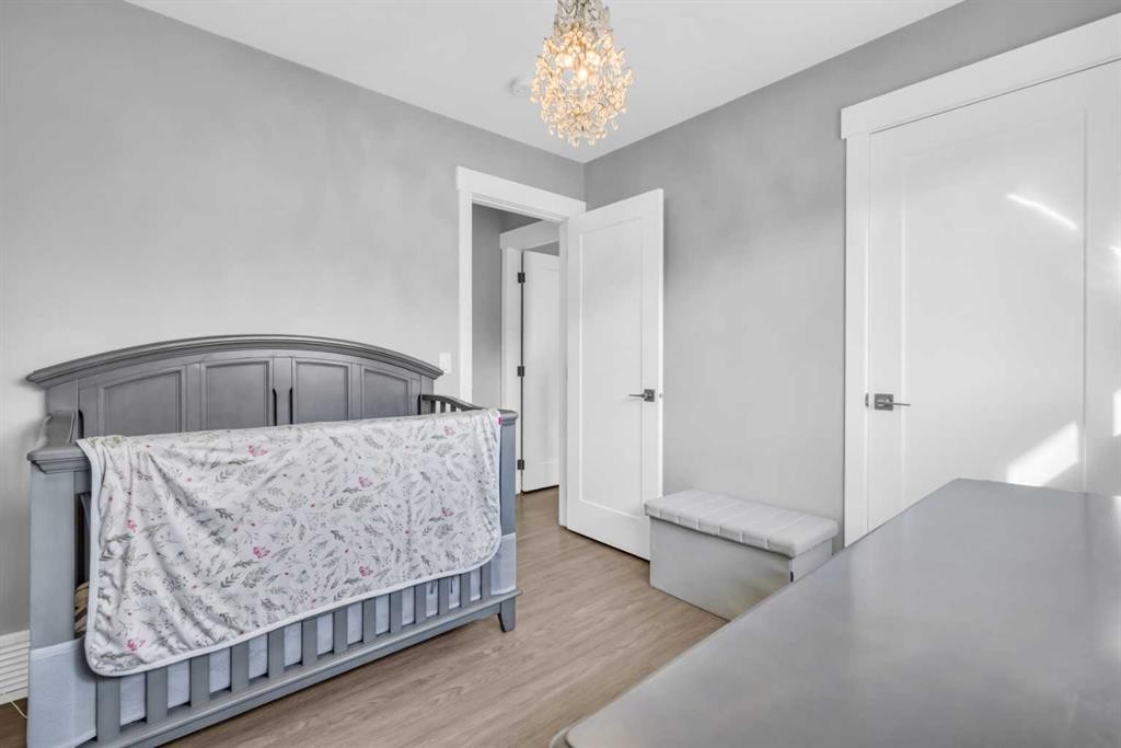 2046 33 Street Se, Calgary, AB - Indoor Photo Showing Bedroom