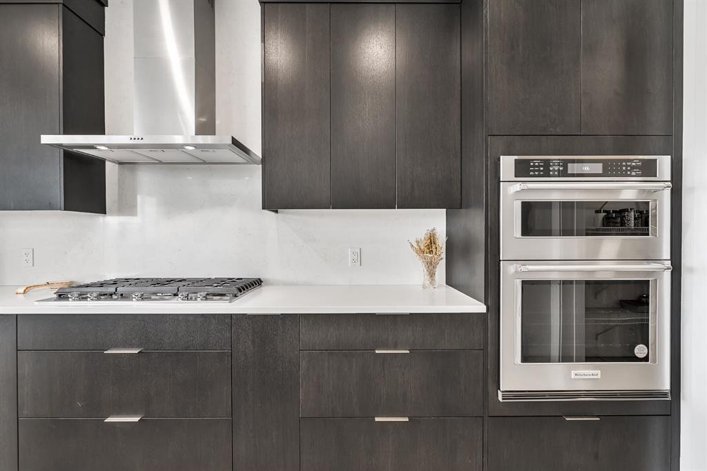 406 Rowley Way Nw, Calgary, AB - Indoor Photo Showing Kitchen With Upgraded Kitchen