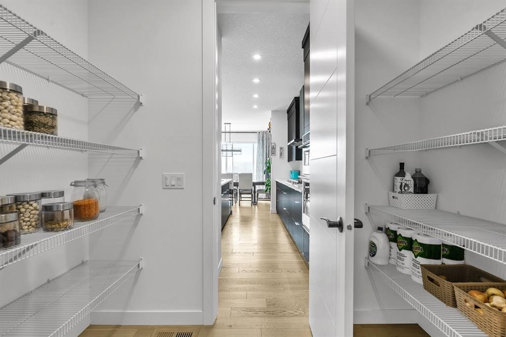 406 Rowley Way Nw, Calgary, AB - Indoor With Storage